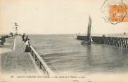 76 Seine Maritime / CPA FRANCE 76 "Saint Valéry en Caux, les jetées et le phare"