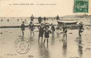 14 Calvado / CPA FRANCE 14 "Saint Aubin sur Mer, la capture des crevettes"