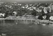 06 Alpe Maritime / CPSM FRANCE 06 "Juan les Pins, vue générale aérienne de la plage et de la pinède"