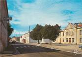 33 Gironde / CPSM FRANCE 33 "Saint Aubin de Blaye, la mairie et le monument aux morts"