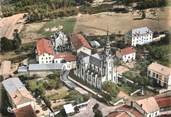 63 Puy De DÔme / CPSM FRANCE 63 "Loubeyrat, vue aérienne de l'église"