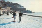 06 Alpe Maritime / CPSM FRANCE 06 "Nice sous la neige, skieurs au bord de la plage"