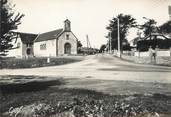 44 Loire Atlantique / CPSM FRANCE 44 "Préfailles, l'église et la route de la pointe Saint Gildas"