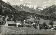 38 Isere / CPSM FRANCE 38 "La Ferrière d'Allevard, vue générale et le massif des Sept Laux"