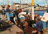 50 Manche / CPSM FRANCE 50 "Saint Vaast La Hougue, retour de pêche "