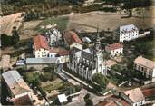 63 Puy De DÔme / CPSM FRANCE 63 "Loubeyrat, vue aérienne de l'église " 