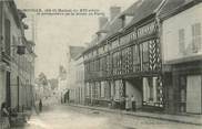 78 Yveline / CPA FRANCE 78 "Houdan, maison du XVIè siècle et perspective de la route de paris"