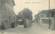 77 Seine Et Marne CPA FRANCE 77 "Barbizon, rue des Charmettes" CACHET CROIX ROUGE AU VERSO