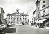 71 SaÔne Et Loire / CPSM FRANCE 71 "Tournus, place de l'hôtel de ville"