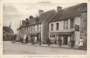 61 Orne / CPA FRANCE 61 "Juvigny sous Andaine, la place"