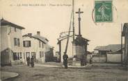 01 Ain / CPA FRANCE 01 "Mas Rillier, place de la pompe"