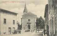 38 Isere / CPA FRANCE 38 "Saint Quentin Fallavier, la place et l'église" 