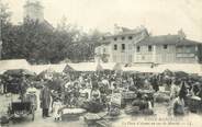 38 Isere / CPA FRANCE 38 "Saint Marcellin, la place d'Armes un jour de marché "