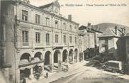 38 Isere / CPA FRANCE 38 "Vizille, place Grenette et l'hôtel de ville"