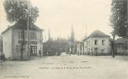 38 Isere / CPA FRANCE 38 "Veyrins, la place et la route de la Tour du Pin"