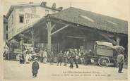 38 Isere / CPA FRANCE 38 "La Côte Saint André, coin de la Halle un jour de marché"