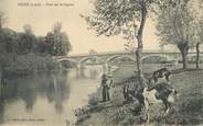 42 Loire .CPA FRANCE 42 '"Feurs, Pont sur le Lignon"/CHEVRES