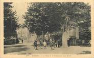 42 Loire .CPA FRANCE 42 "Riorges, La place et le monument aux morts"