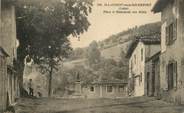 42 Loire .CPA  FRANCE 42 " Saint Laurent sous Rochefort, Place et monument aux morts"