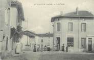 42 Loire .CPA FRANCE 42 " Aveizieux, La place"