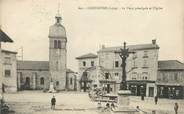 42 Loire .CPA FRANCE 42 "Courtouvre, Place principale et église"