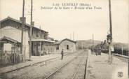 69 RhÔne .CPA  FRANCE 69 " Lentilly, Intérieur de la gare, arrivée du train" / TRAIN