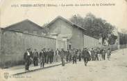 69 RhÔne .CPA FRANCE 69 "Pierre Bénite, La sortie des ouvriers de la cristallerie"