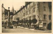 15 Cantal .CPA  FRANCE 15 "Chaudesaigues, Place du Gravier, Hôtel Valette et du Midi"