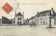 86 Vienne . CPA  FRANCE 86 " St  Savin sur Gartempe, Place et rue de la République"