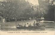 84 Vaucluse .CPA  FRANCE 84 " Fontaine de Vaucluse, Promenade sur le lac en bâteau automobile"