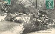 84 Vaucluse .CPA  FRANCE 84 " Fontaine de Vaucluse, Déjeuner au pied des cascades"