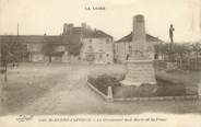 42 Loire .CPA FRANCE 42 " St André d'Apchon, Le monument aux morts et la place"