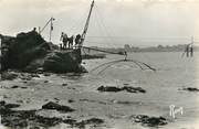 44 Loire Atlantique . CPSM  FRANCE 44 "Tharon Plage, Pêcheries sur la côte vers le Cormier"