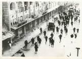 Photograp Hy PHOTO ORIGINALE / INDE "Bombay, la police anglaise charge la foule, 1942"