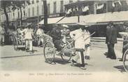 69 RhÔne CPA FRANCE 69 "Lyon, Place Bellecour, Les pousse pousse Chinois".