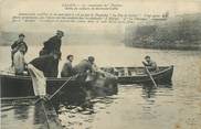 62 Pa De Calai CPA FRANCE 62 "Calais, Sortie du cadavre du Lieutenant Callot du sous-marin le Pluviose 1910"