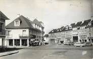 14 Calvado CPSM FRANCE 14 "Isigny sur Mer, La Place Général de Gaulle et le Versailles".