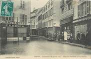 71 SaÔne Et Loire CPA FRANCE 71 "Mâcon, Place de l'Herberie et Rue Dombey, Inondations de janvier 1910". / INONDATIONS