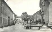 84 Vaucluse CPSM FRANCE 84 " Sérignan du Comtat, La place et le Monument JH Fabre"