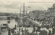 14 Calvado / CPA FRANCE 14 "Port en Bessin, les bassins et les quais un jour de fête"