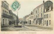 27 Eure / CPA FRANCE 27 "Gaillon, place de la fontaine"