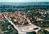 78 Yveline / CPSM FRANCE 78 "Guernes, vue aérienne" / STADE